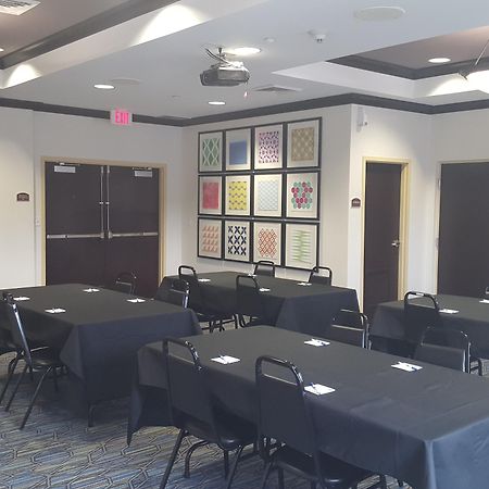 Holiday Inn Express Hotel & Suites Tampa-Usf-Busch Gardens By Ihg Esterno foto