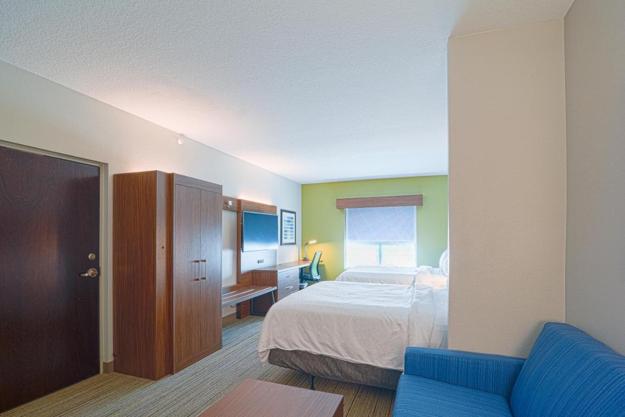Holiday Inn Express Hotel & Suites Tampa-Usf-Busch Gardens By Ihg Esterno foto