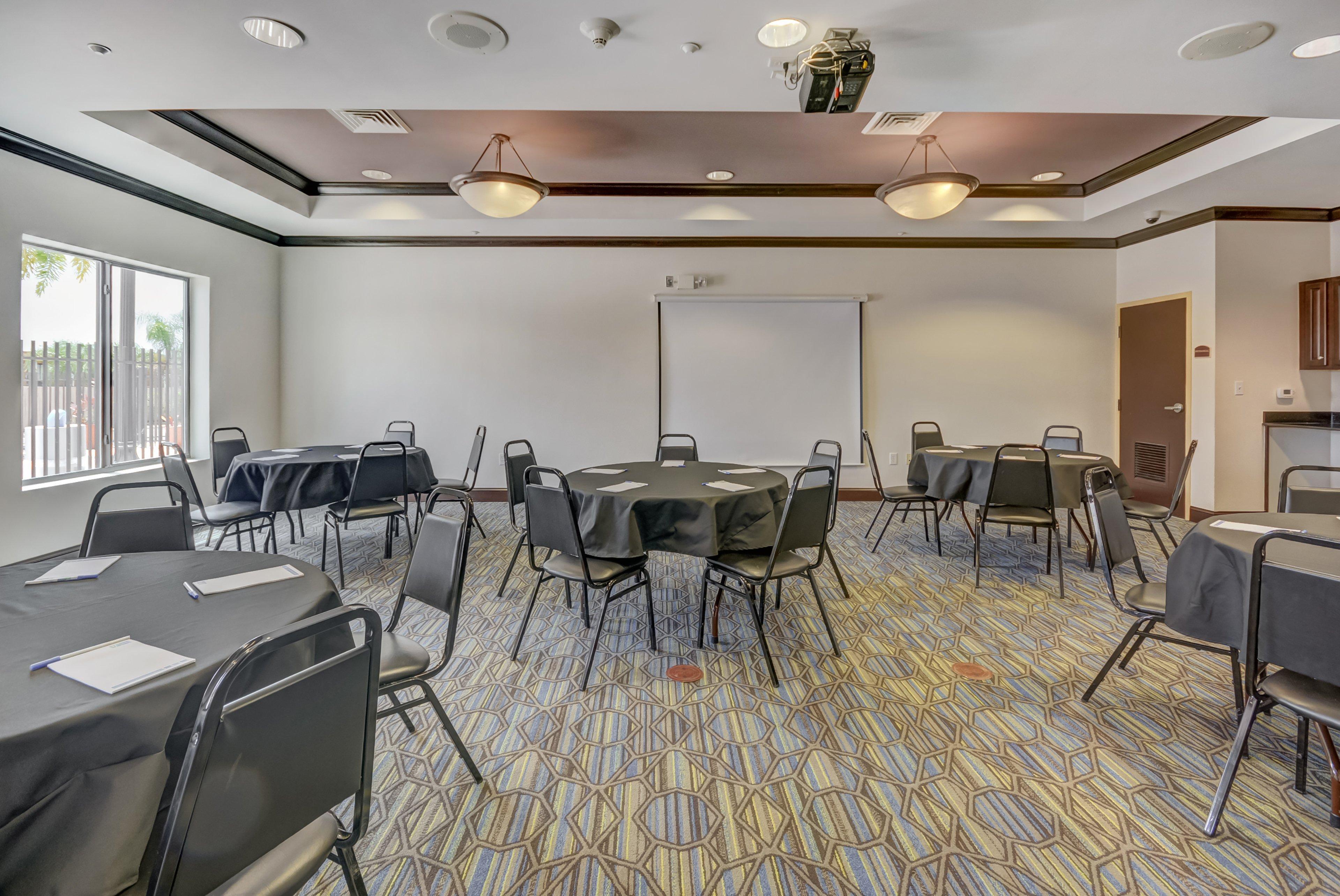 Holiday Inn Express Hotel & Suites Tampa-Usf-Busch Gardens By Ihg Esterno foto
