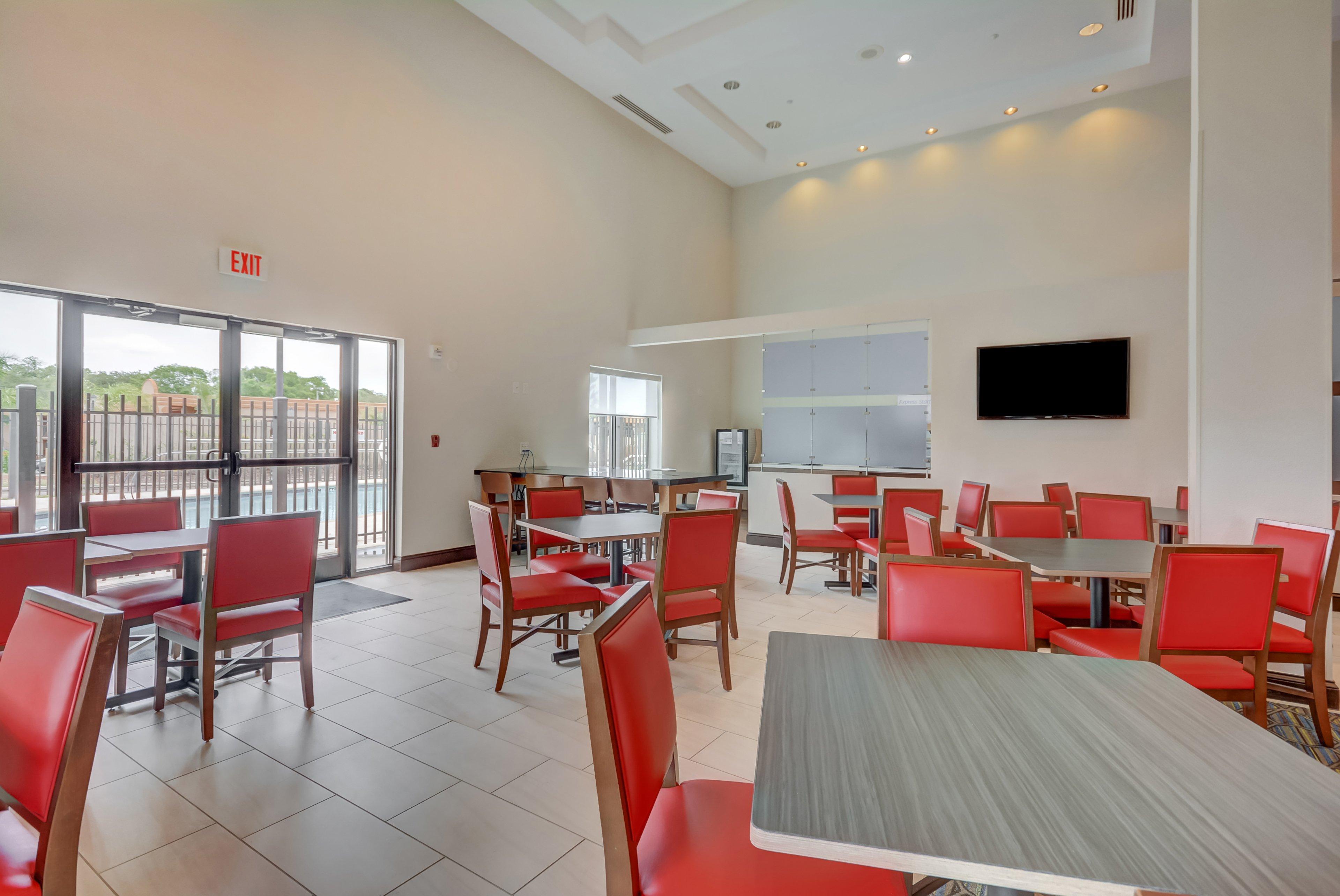 Holiday Inn Express Hotel & Suites Tampa-Usf-Busch Gardens By Ihg Esterno foto