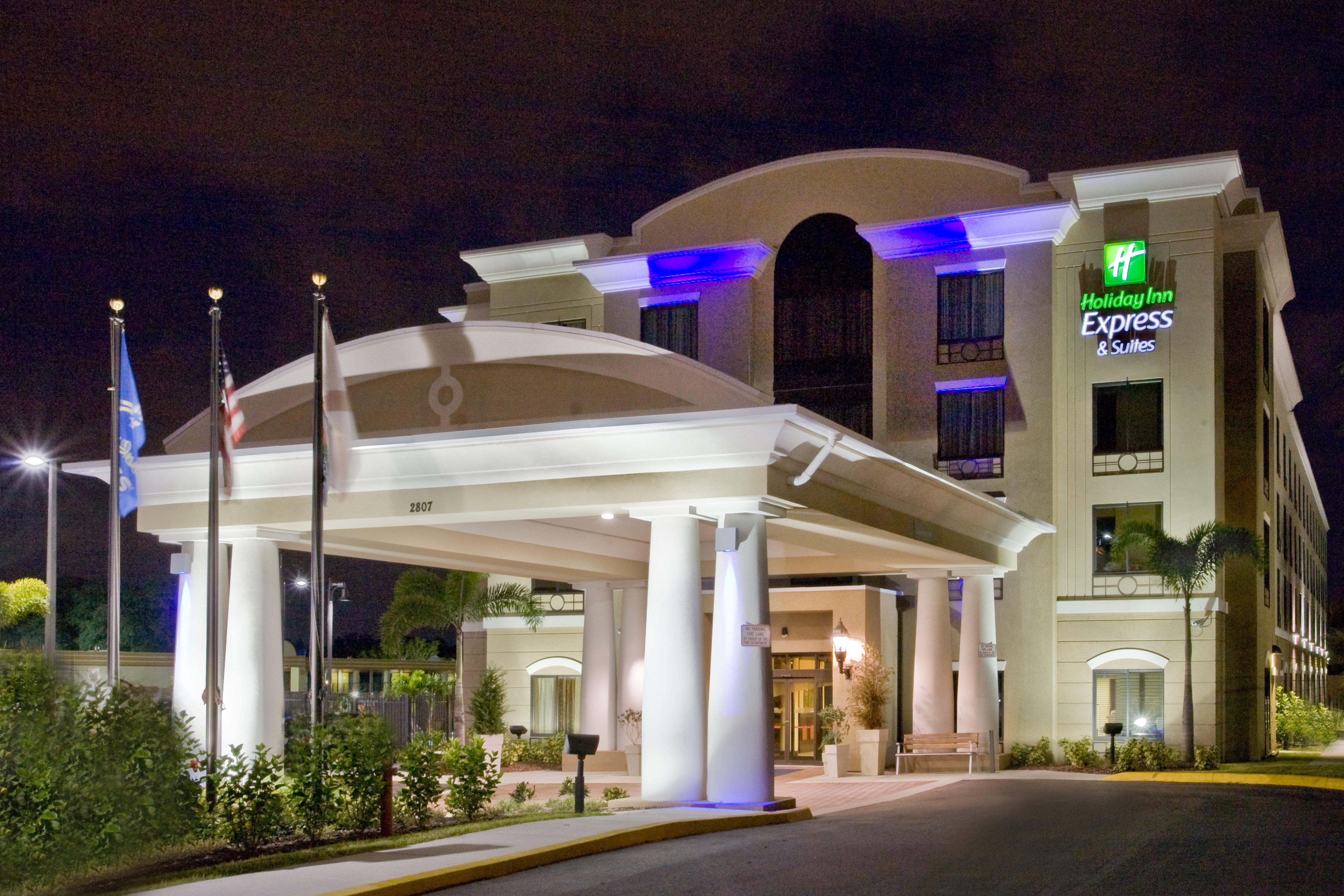 Holiday Inn Express Hotel & Suites Tampa-Usf-Busch Gardens By Ihg Esterno foto