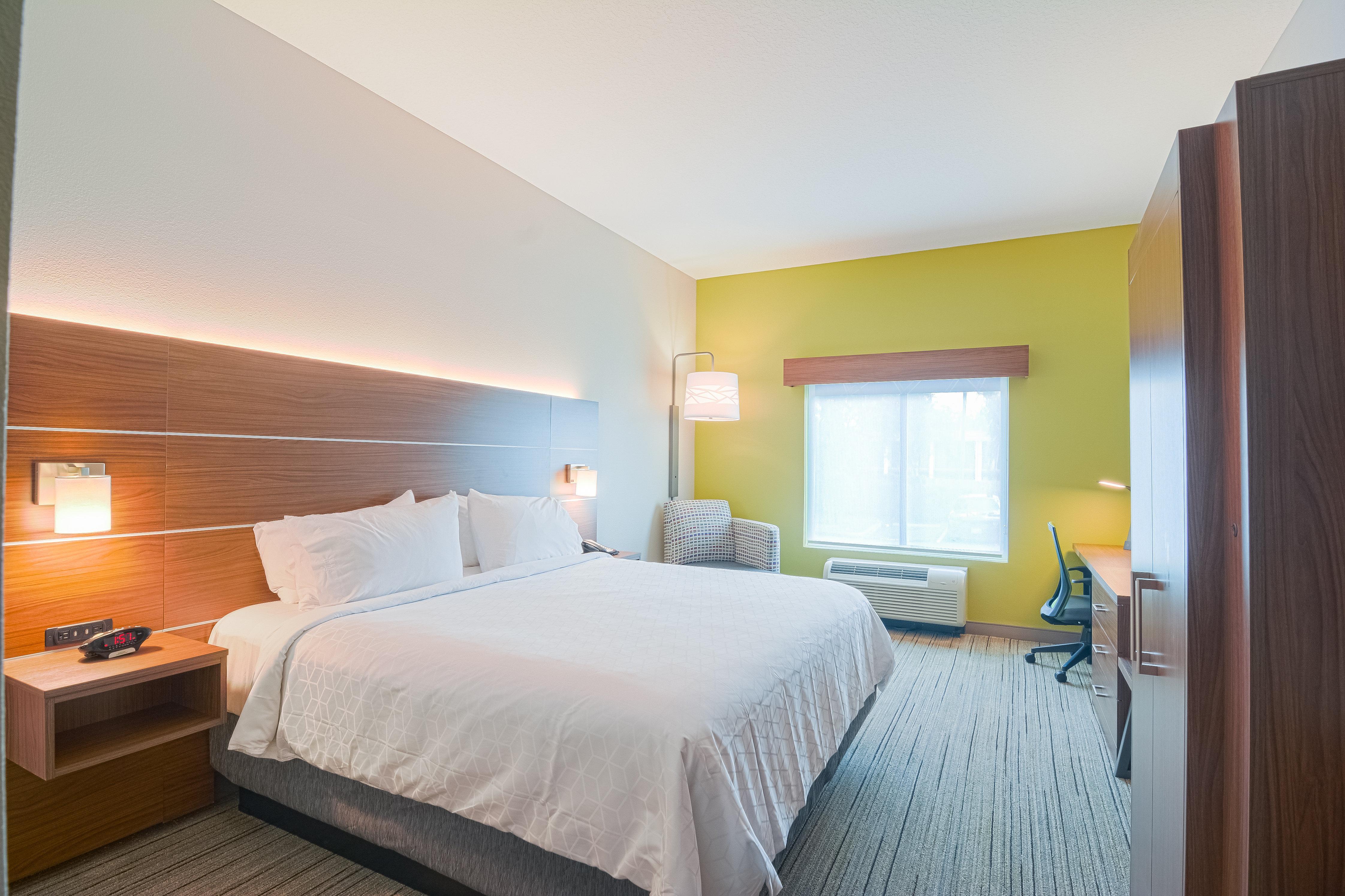 Holiday Inn Express Hotel & Suites Tampa-Usf-Busch Gardens By Ihg Esterno foto