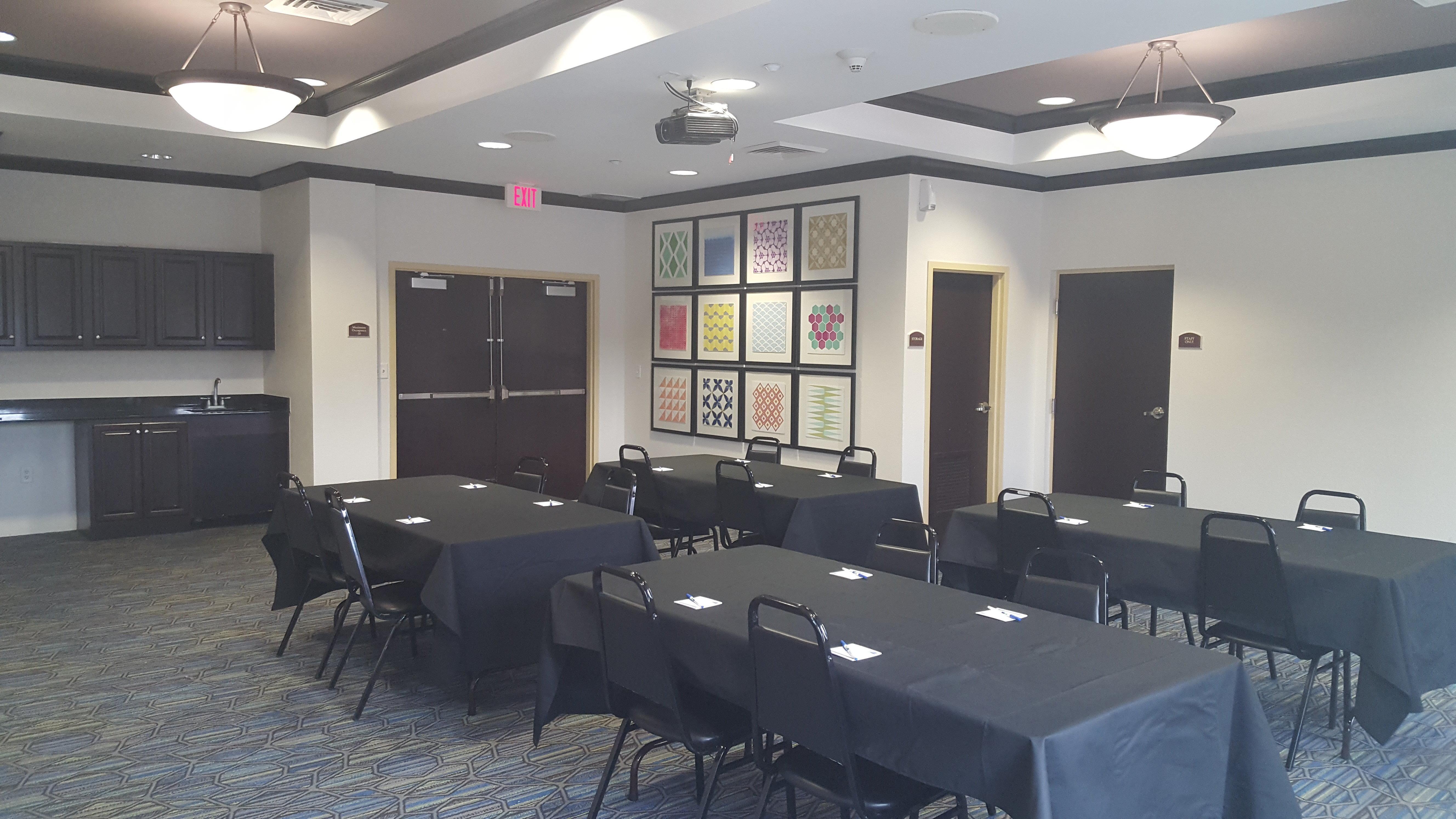 Holiday Inn Express Hotel & Suites Tampa-Usf-Busch Gardens By Ihg Esterno foto