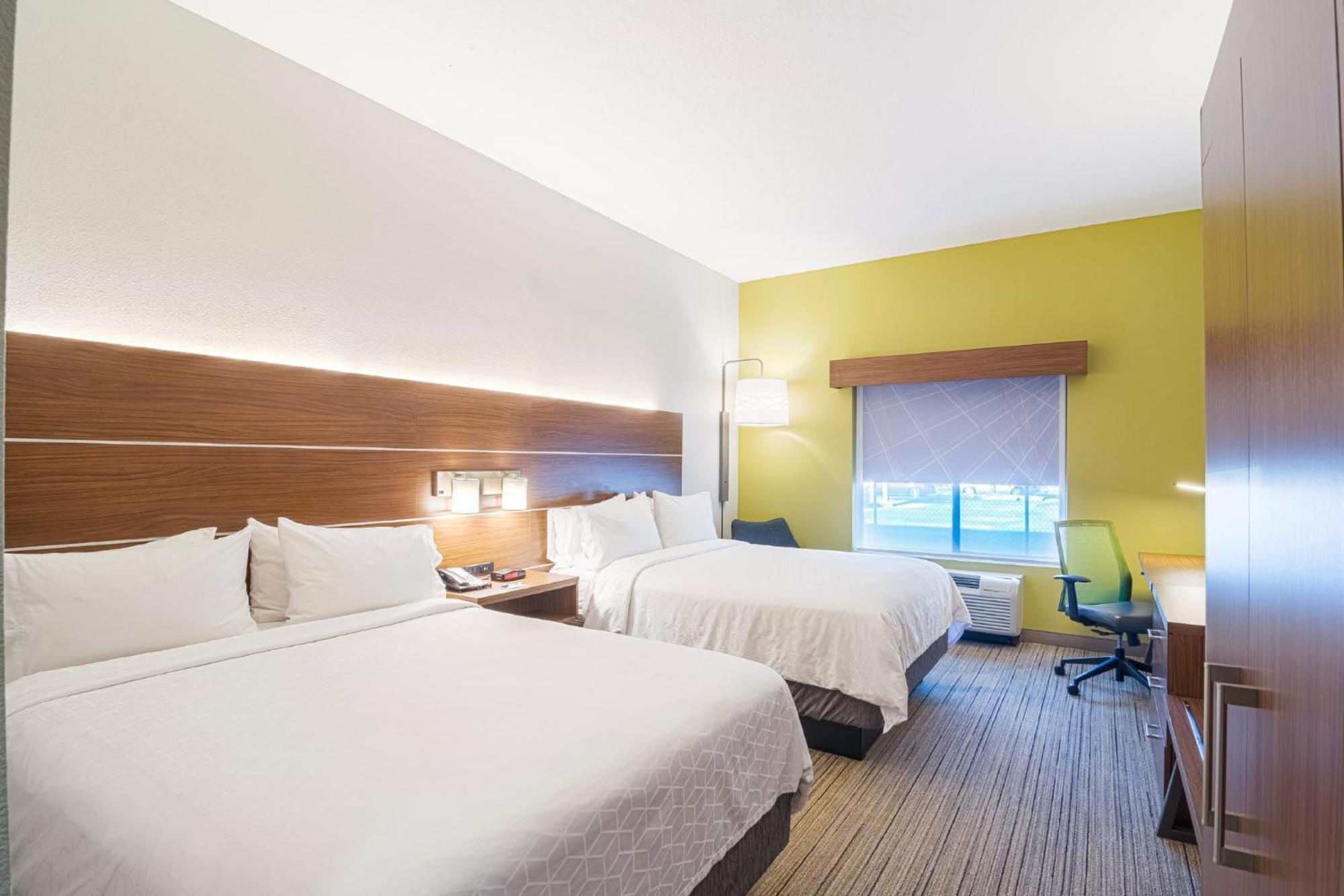 Holiday Inn Express Hotel & Suites Tampa-Usf-Busch Gardens By Ihg Esterno foto