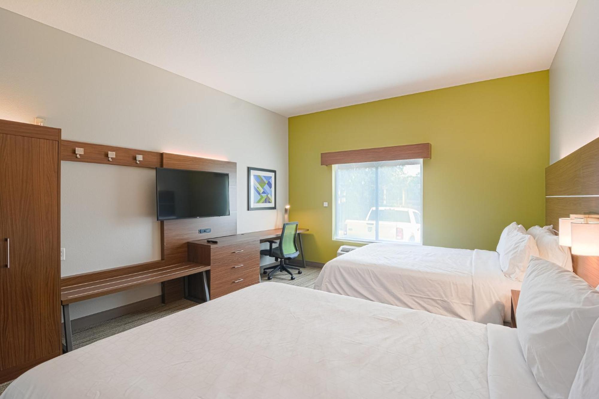 Holiday Inn Express Hotel & Suites Tampa-Usf-Busch Gardens By Ihg Esterno foto
