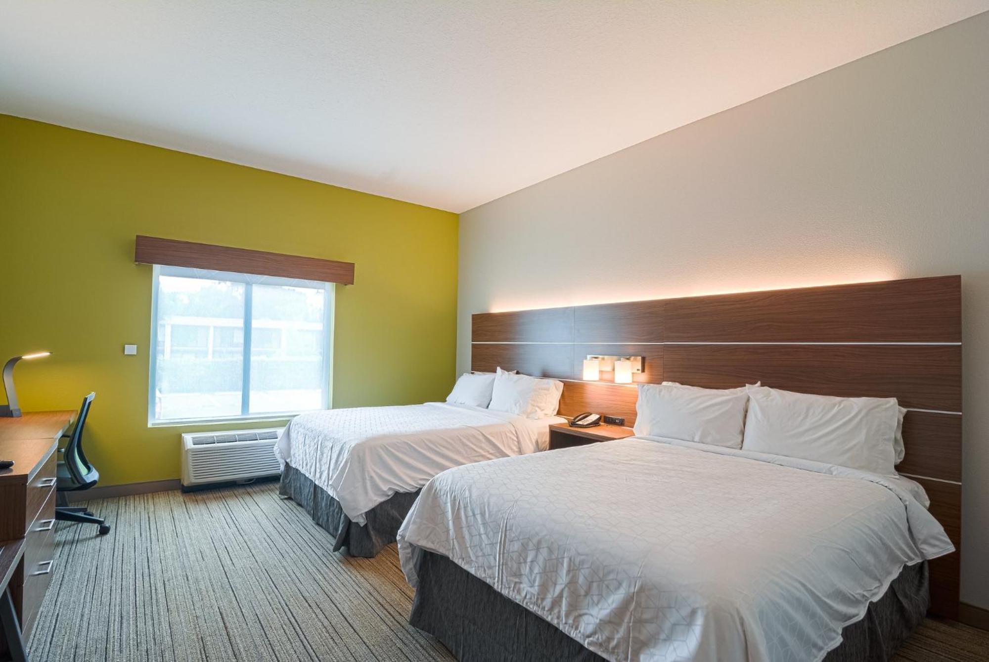 Holiday Inn Express Hotel & Suites Tampa-Usf-Busch Gardens By Ihg Esterno foto