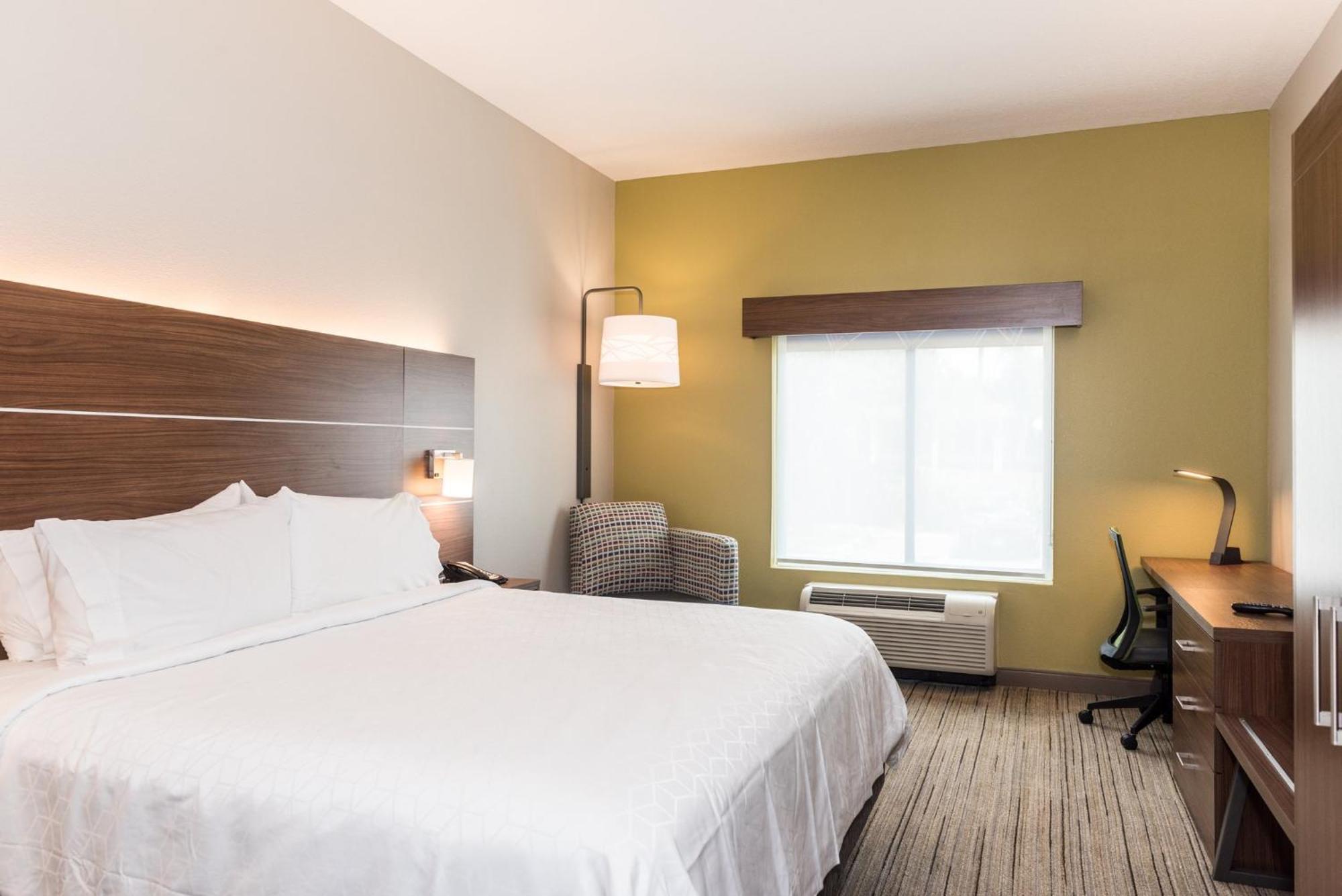 Holiday Inn Express Hotel & Suites Tampa-Usf-Busch Gardens By Ihg Esterno foto