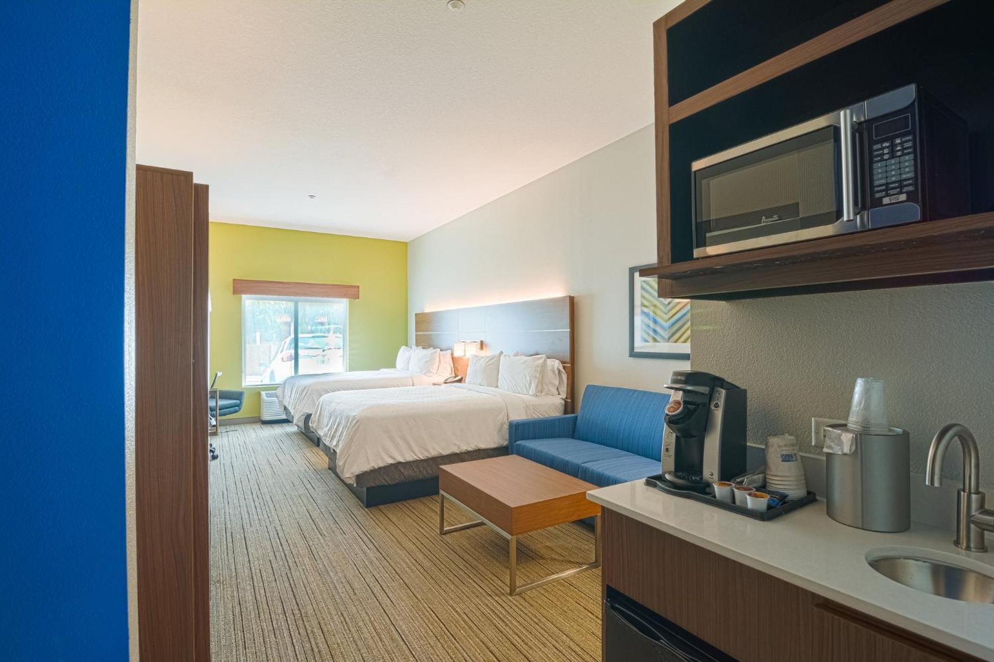 Holiday Inn Express Hotel & Suites Tampa-Usf-Busch Gardens By Ihg Esterno foto