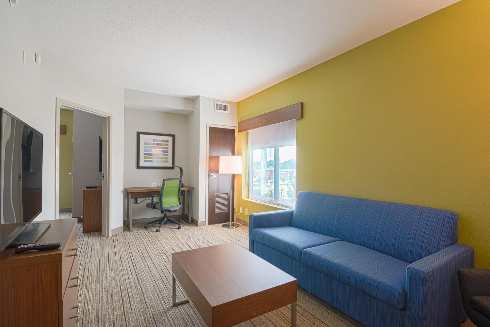 Holiday Inn Express Hotel & Suites Tampa-Usf-Busch Gardens By Ihg Esterno foto