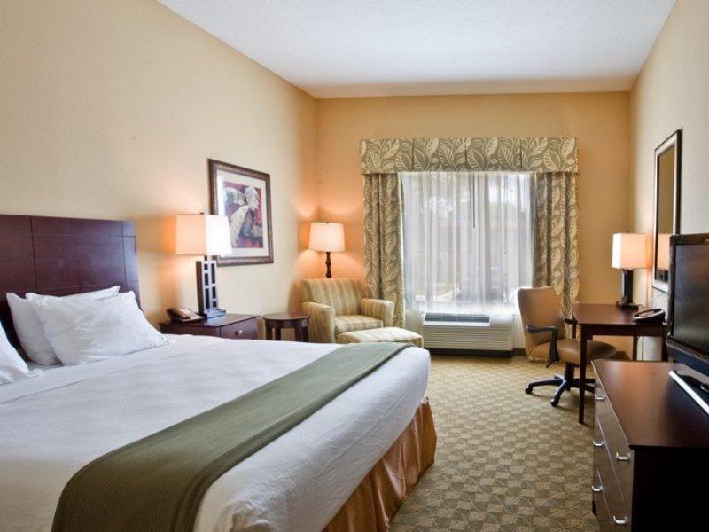 Holiday Inn Express Hotel & Suites Tampa-Usf-Busch Gardens By Ihg Esterno foto
