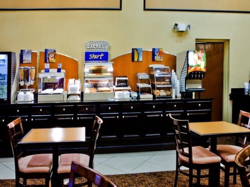 Holiday Inn Express Hotel & Suites Tampa-Usf-Busch Gardens By Ihg Esterno foto
