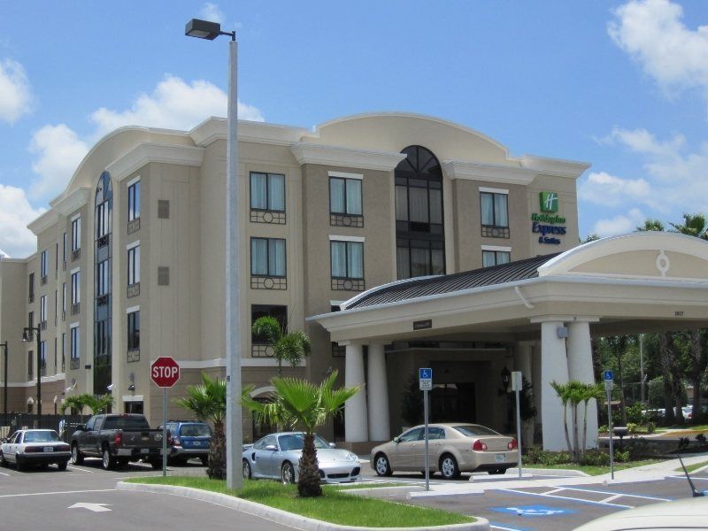 Holiday Inn Express Hotel & Suites Tampa-Usf-Busch Gardens By Ihg Esterno foto
