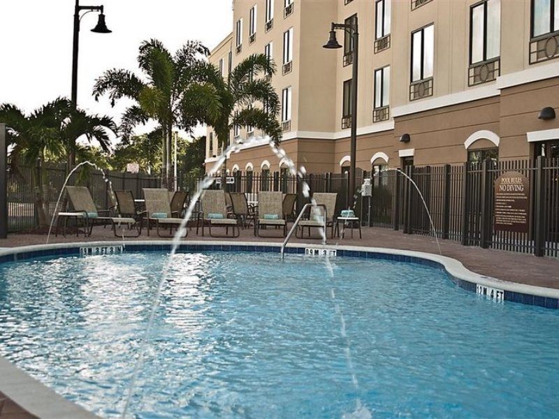 Holiday Inn Express Hotel & Suites Tampa-Usf-Busch Gardens By Ihg Esterno foto