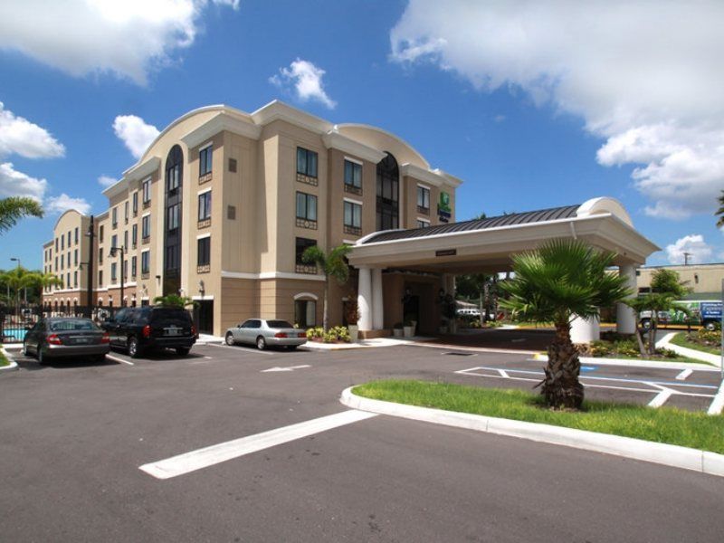 Holiday Inn Express Hotel & Suites Tampa-Usf-Busch Gardens By Ihg Esterno foto
