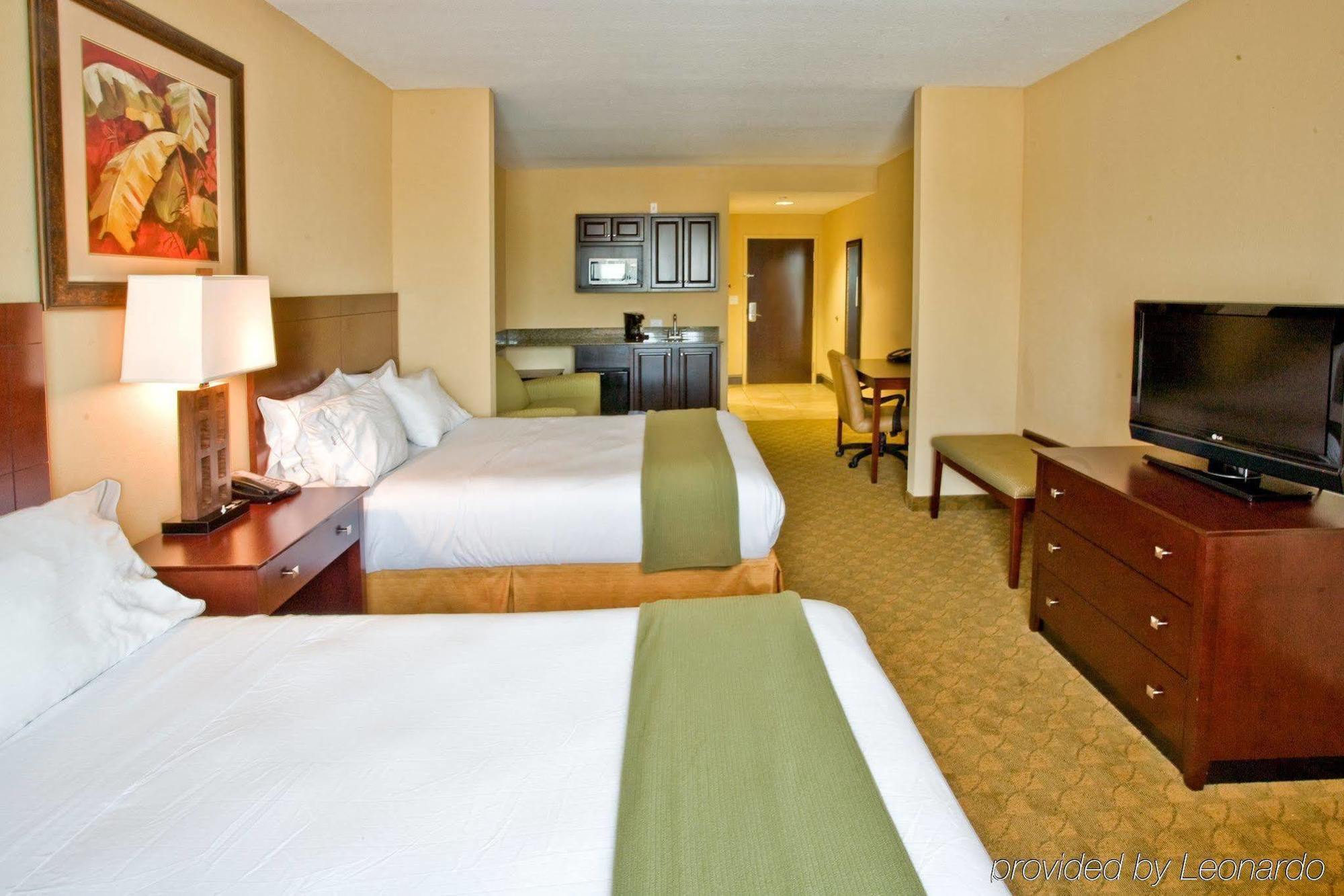 Holiday Inn Express Hotel & Suites Tampa-Usf-Busch Gardens By Ihg Esterno foto